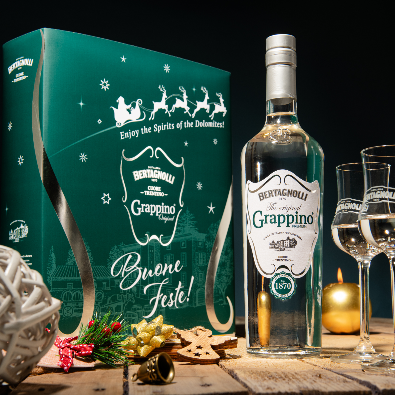 Christmas Box Grappino® Original Premium with two grappa glasses