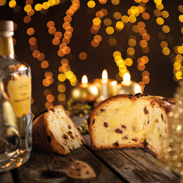 Panettone artigianale con uvetta e crema alla Grappa Moscato (1000g)